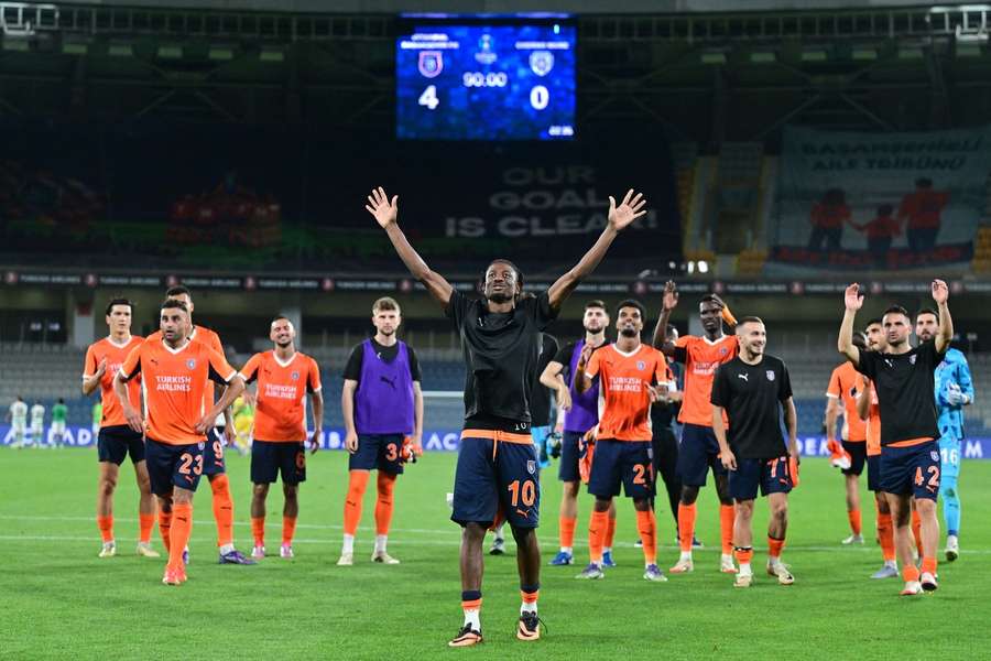 Jucătorii celor de la İstanbul Başakşehir după turul doi preliminar al UECL