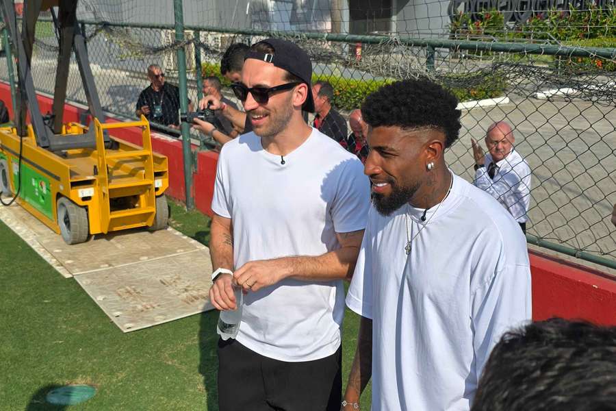 Leo Ortiz e Emerson Royal acompanharam treino dos Dallas Cowboys Leo Ortiz e Emerson Royal acompanharam treino dos Dallas Cowboys