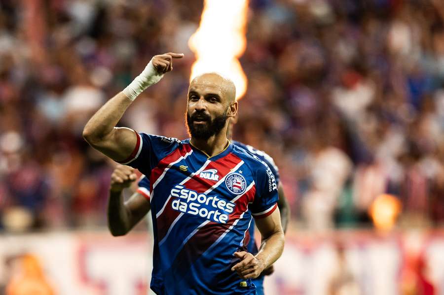 Thaciano trocou Bahia por Santos em 2025