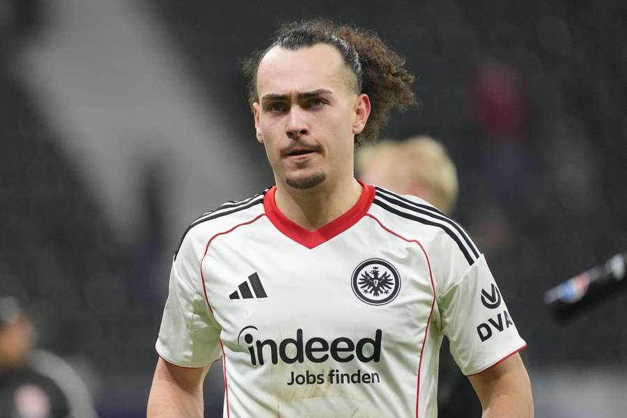 Frankfurt muss "bis auf Weiteres" auf seinen Verteidiger Arthur Theate verzichten. 