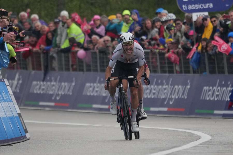 João Almeida bateu Geraint Thomas ao sprint