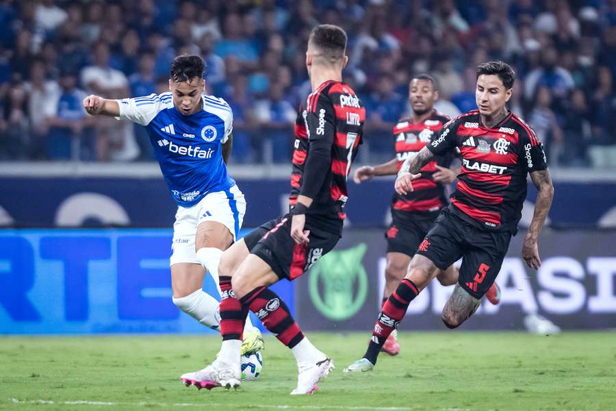 Cruzeiro levou a melhor sobre o Fla, em casa, no turno