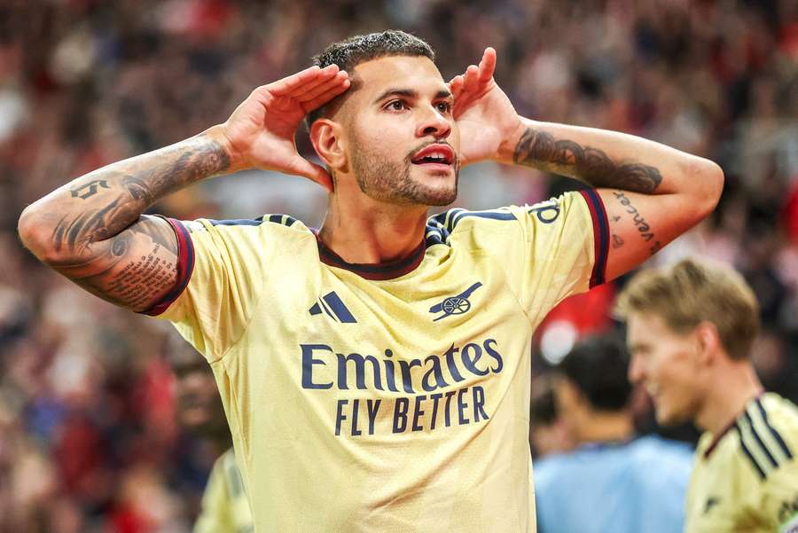 Arsenal, de Bruno Guimarães (foto), faz sua estreia na Copa da Liga Inglesa nesta terça-feira (15)