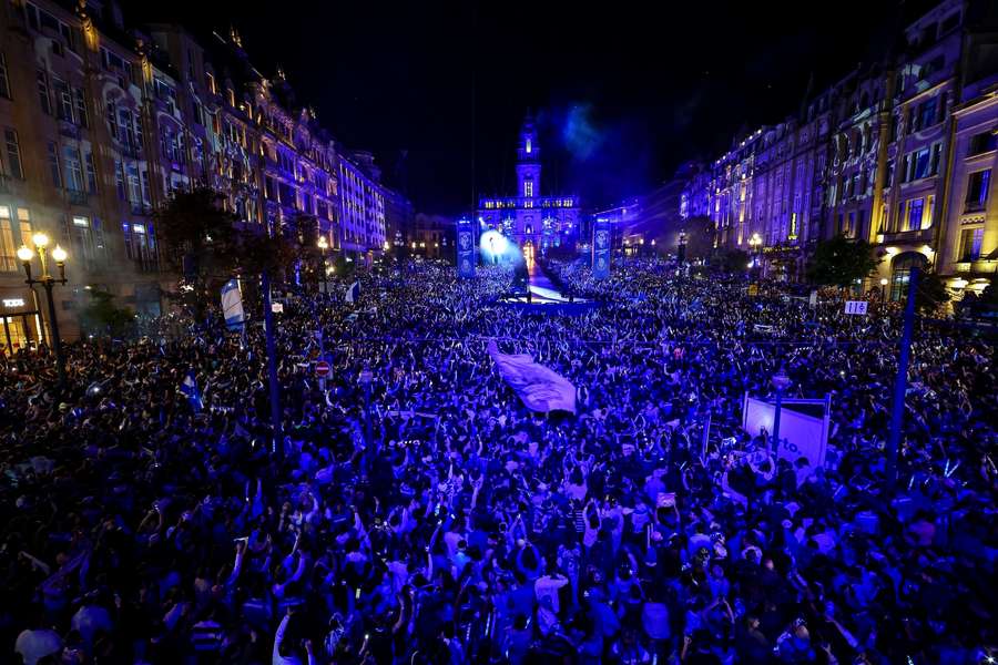 Aliados receberam os campeões Aliados receberam os campeões