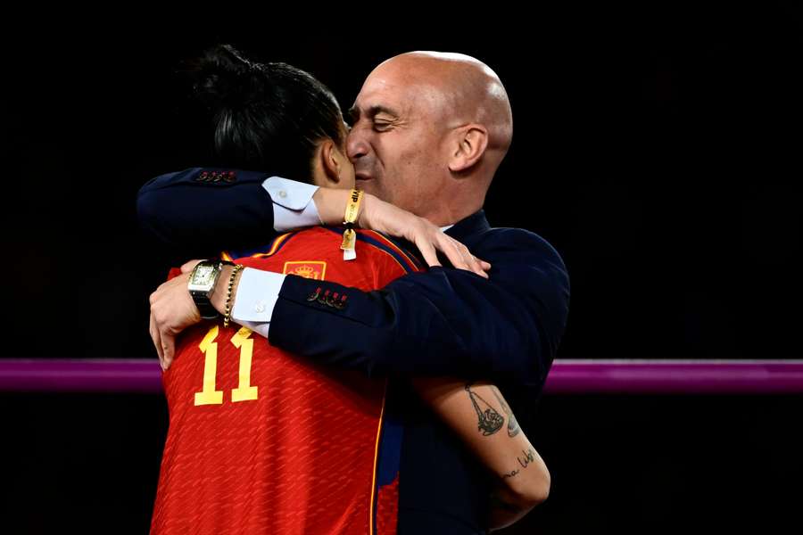 Luis Rubiales kissing Jenni Hermoso after Spain won the 2023 World Cup