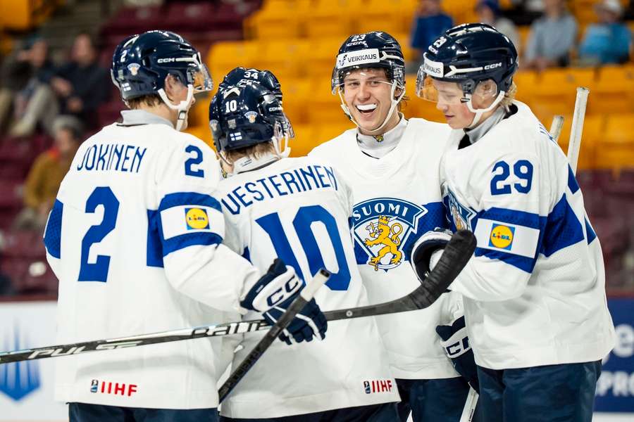 Gólová radost finských juniorů. Gólová radost finských juniorů.