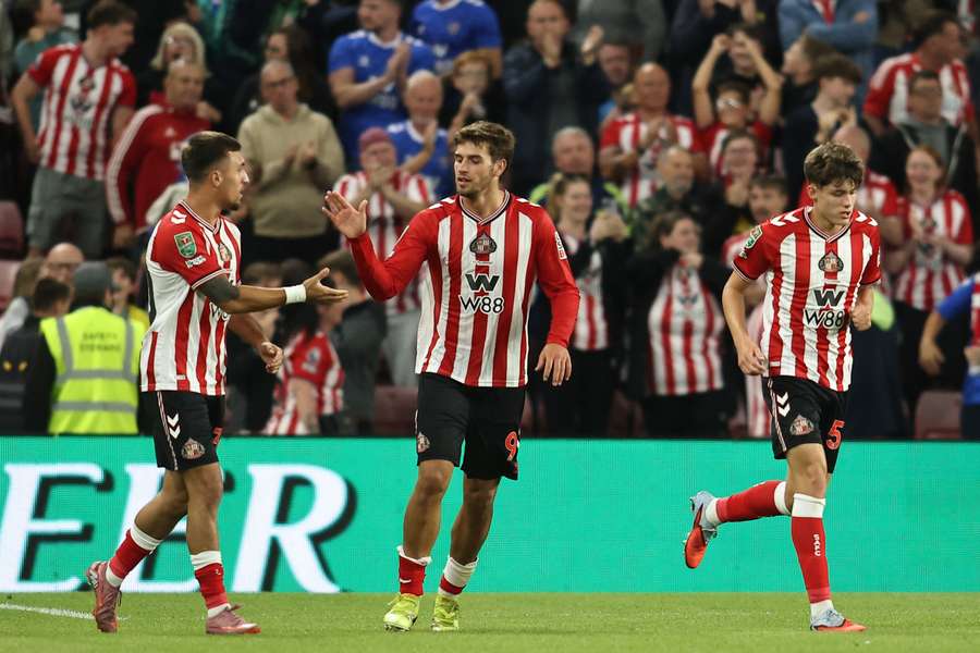Marc Guiu, protagonista con el Sunderland