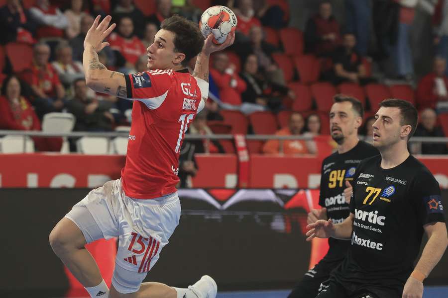 Benfica ficou num grupo com Karviná (República Checa), Torrelavega (Espanha) e Holstebro (Dinamarca) Benfica ficou num grupo com Karviná (República Checa), Torrelavega (Espanha) e Holstebro (Dinamarca)