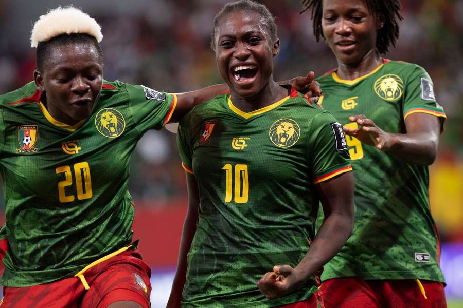 Le Cameroun écrase le Malawi et remporte la CAN féminine pour la première fois de son histoire Le Cameroun écrase le Malawi et remporte la CAN féminine pour la première fois de son histoire