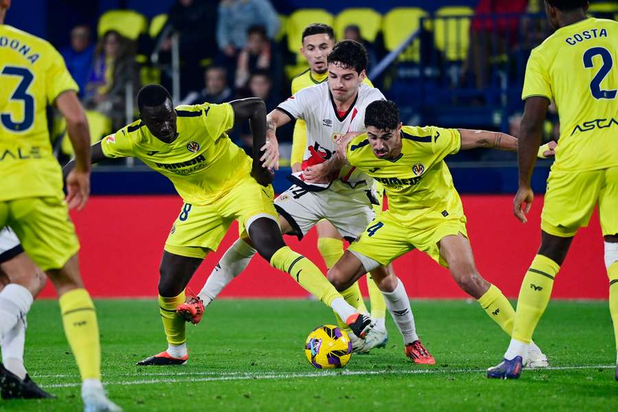 Mecz Villarreal z Vallecano zakończył się remisem 1-1. Mecz Villarreal z Vallecano zakończył się remisem 1-1.