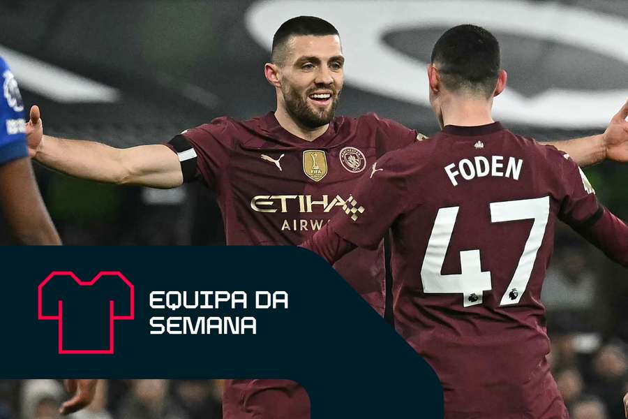 Mateo Kovacic abraça Phil Foden