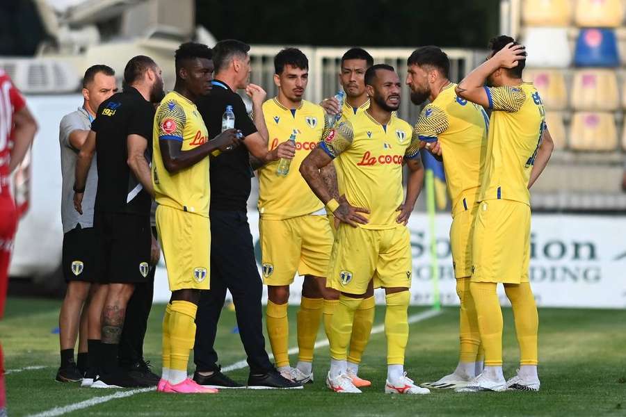 Petrolul ocupă locul 7 în Superliga României, cu 16 puncte după 12 etape