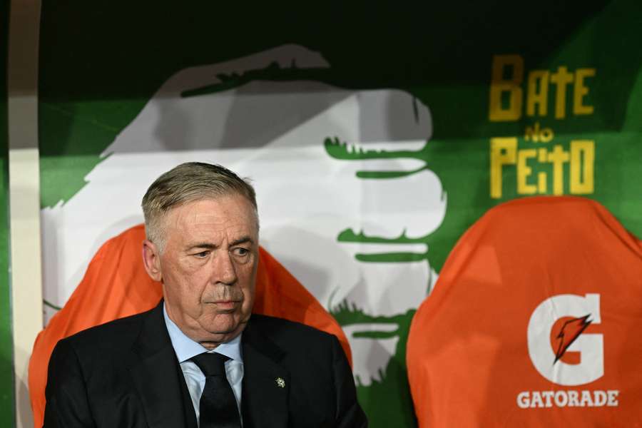 Ancelotti afirma que esquema com dois no meio pode ruir Ancelotti afirma que esquema com dois no meio pode ruir