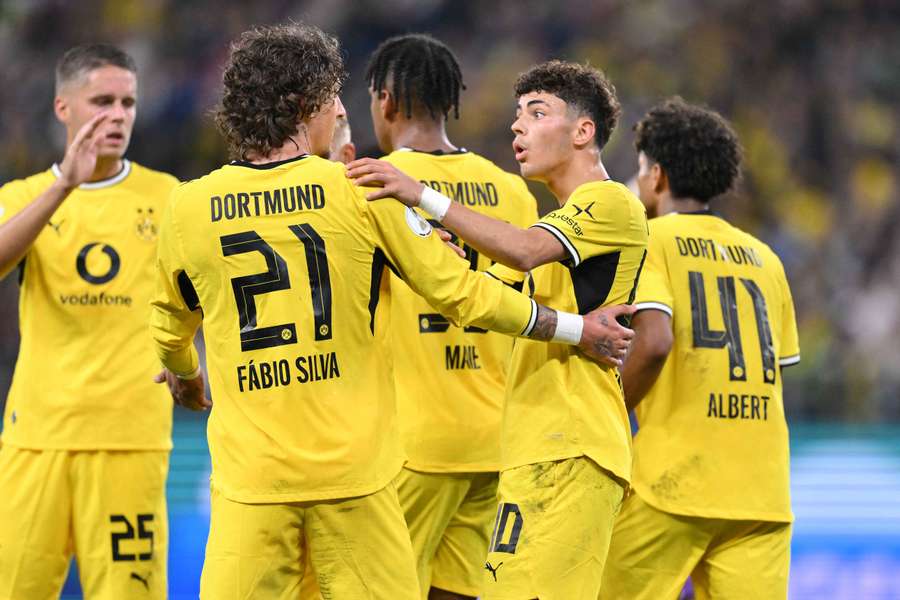 Borussia Dortmund celebrate Samuele Inacio's goal against HEBC Hamburg