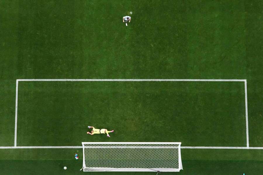 Le penalty de Messi face au gardien autrichien Schlager est passé à gauche du but