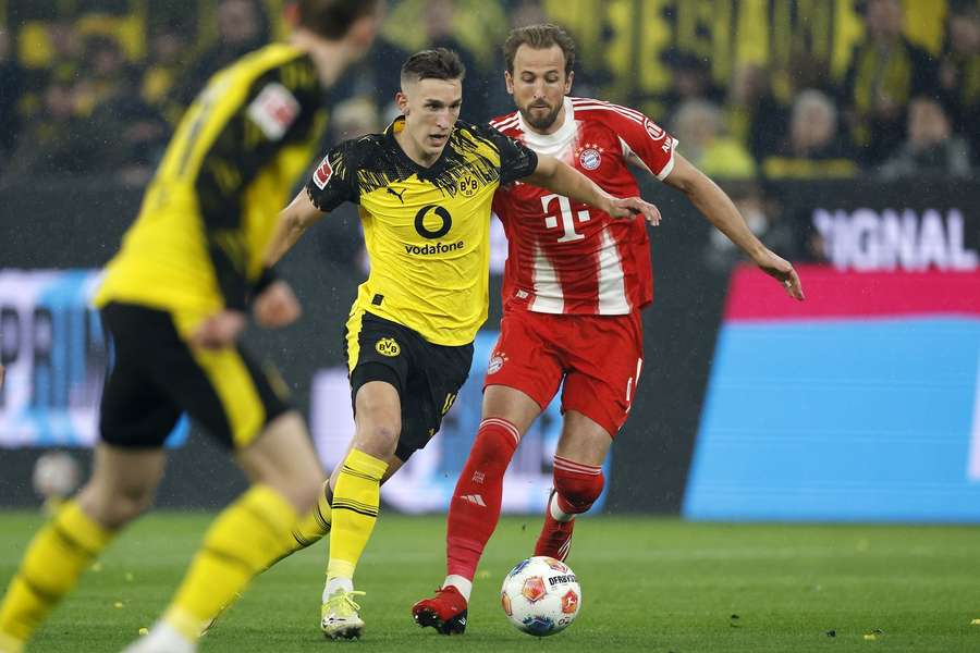 Zweikampf zwischen Nico Schlotterbeck und Harry Kane