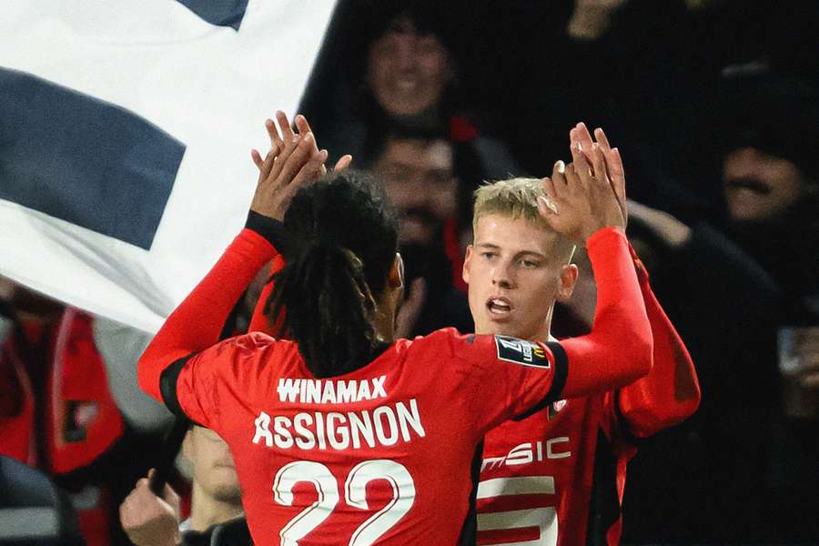 Albert Gronbaek esulta per il gol segnato all'Angers