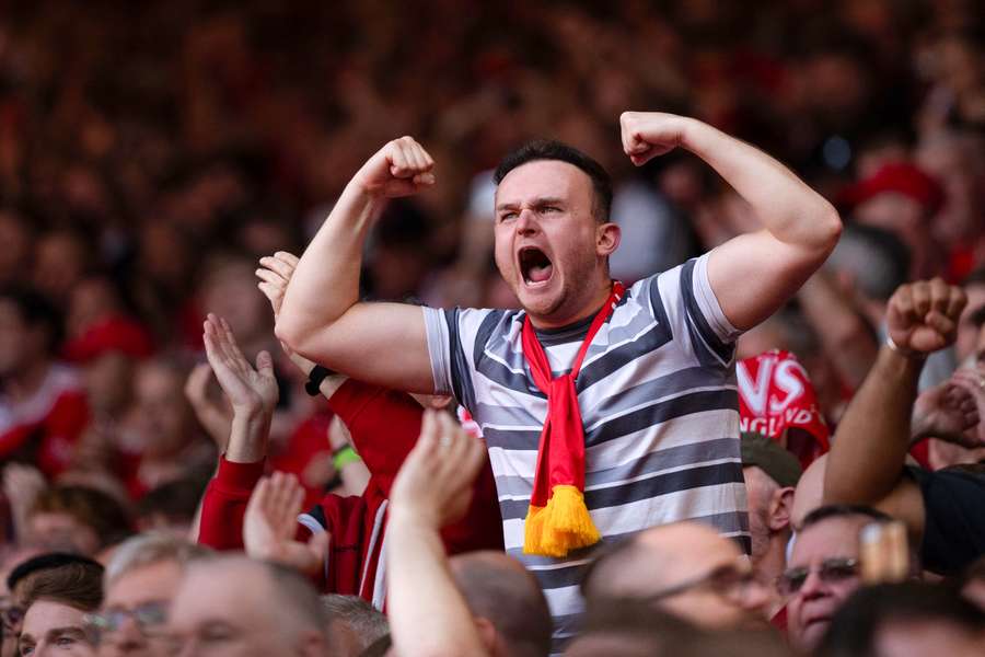 Los aficionados de los Reds hicieron temblar literalmente Anfield