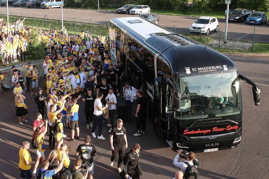 Der Mannschaftsbus des SC Magdeburg.