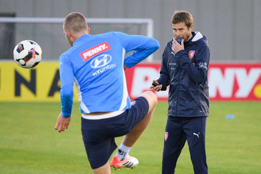 Jaroslav Plašil (vpravo) na tréninku české reprezentace před zápasem se San Marinem. Jaroslav Plašil (vpravo) na tréninku české reprezentace před zápasem se San Marinem.