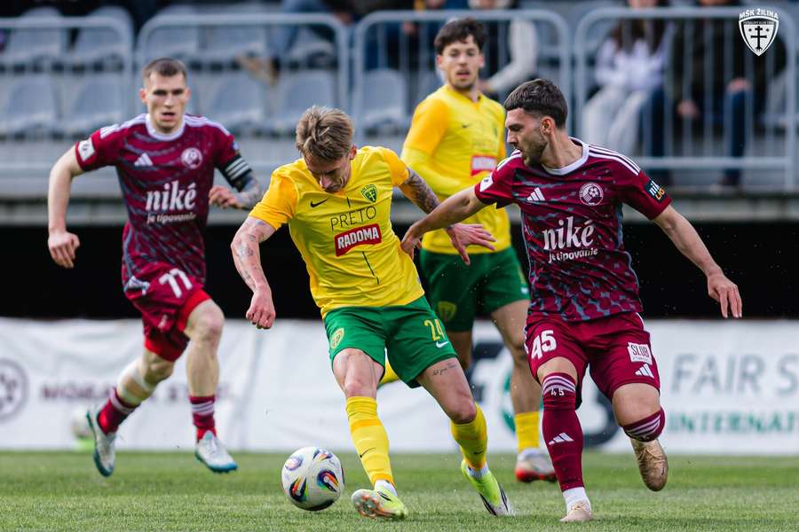 Podbrezová sa doma proti Žiline pokúsi o obrat skóre.