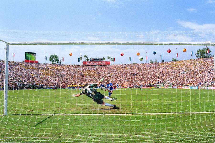 Baggio isolou última cobrança e o Brasil foi tetracampeão do mundo