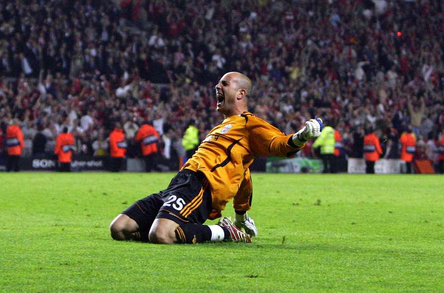 Reina a jogar pelo Liverpool em 2007