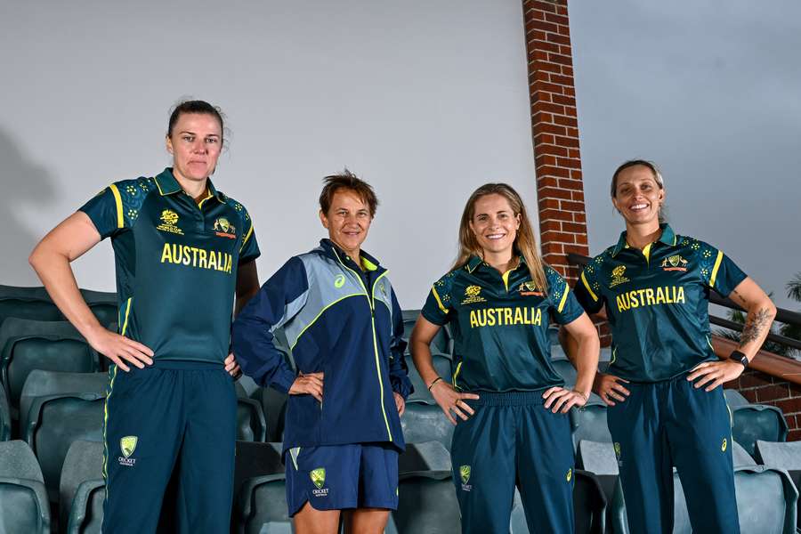 Tahlia McGrath, head coach Shelley Nitschke, captain Sophie Molineux and Ashleigh Gardner.