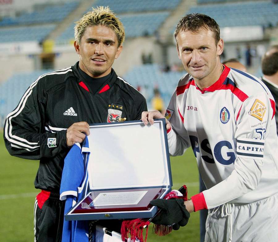 Jaime Moreno y Gică Craioveanu antes de un partido entre el DC United y el Getafe Jaime Moreno y Gică Craioveanu antes de un partido entre el DC United y el Getafe