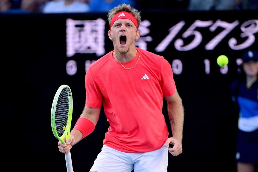 Davidovich v zápase proti Menšíkovi na Australian Open.