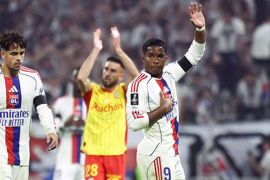 Endrick se despede da torcida do Lyon