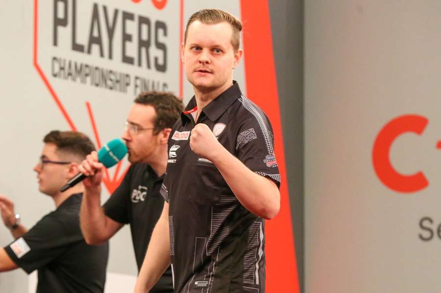 Kevin Doets está fora na Taça do Mundo e vê Chris Dobey vencer por 4-3