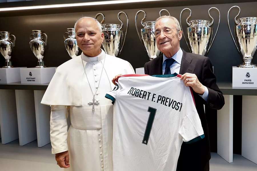El papa León XIV y Florentino Pérez, en el Bernabéu El papa León XIV y Florentino Pérez, en el Bernabéu