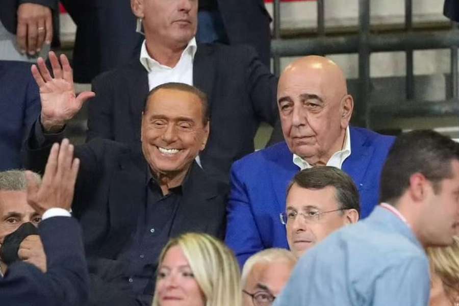 Berlusconi et Galliani dans les tribunes de Brianteo.