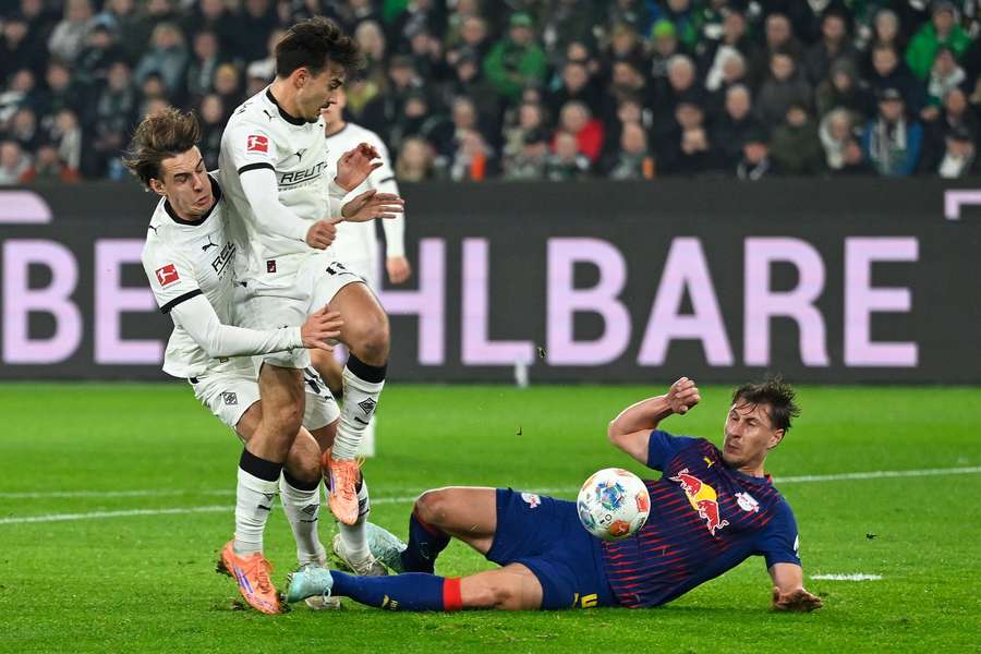 Castrop und Neuhaus stürzen über Orban.