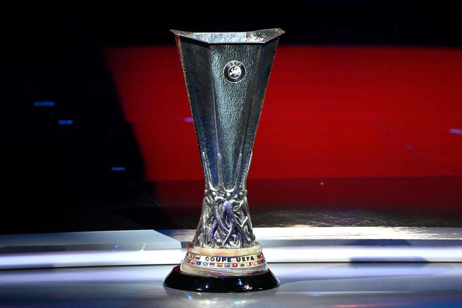 Troféu da Liga Europa em sorteio realizado em Mônaco