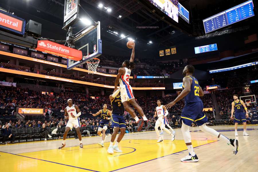 NBA-opsummering: Detroit Pistons slår Golden State Warriors i sidste sekund