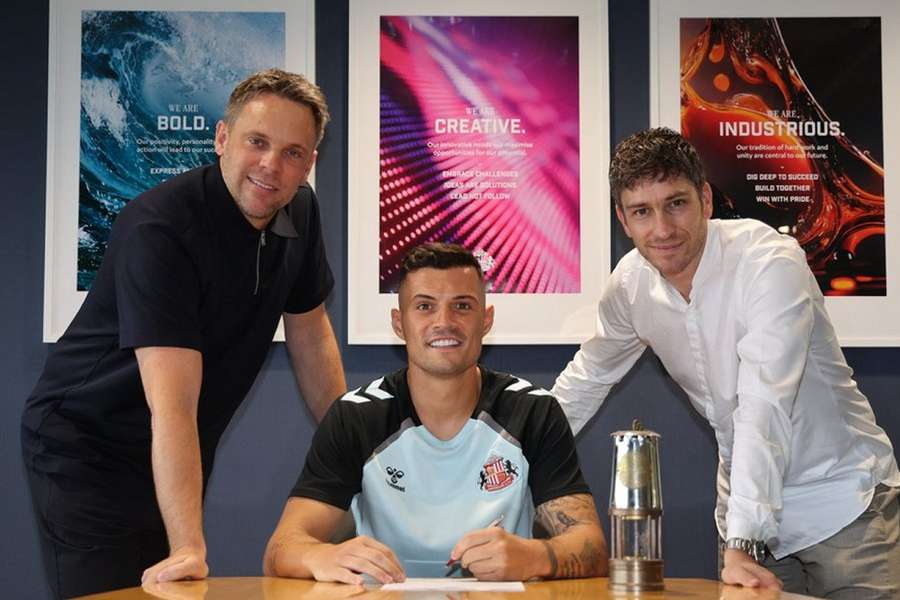 Xhaka foi apresentado no Sunderland