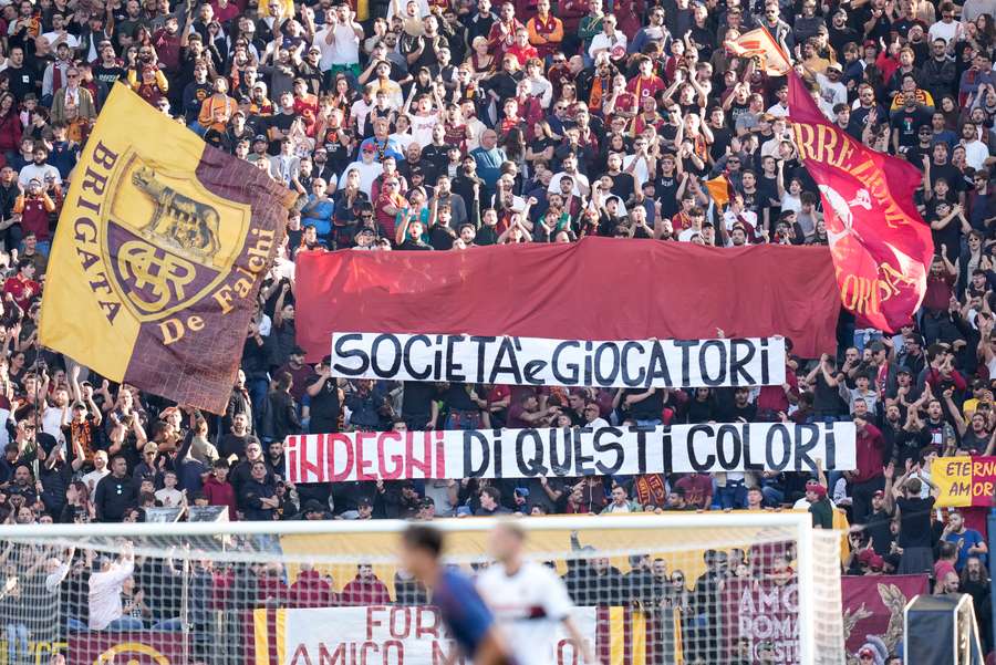 I tifosi della Roma contro società e giocatori 