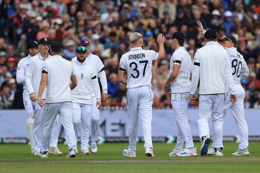 England players react