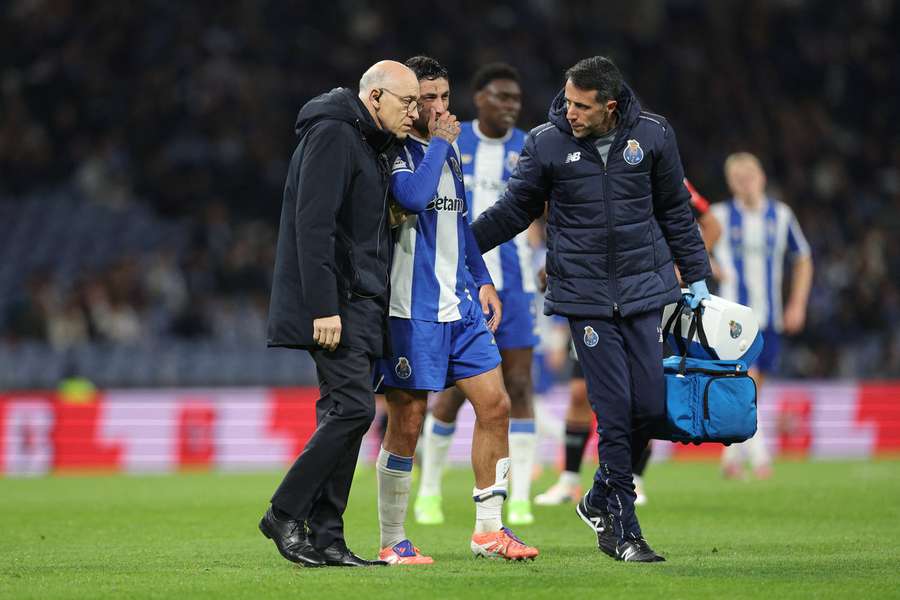 Alan Varela saiu ao intervalo do jogo com o Nice Alan Varela saiu ao intervalo do jogo com o Nice