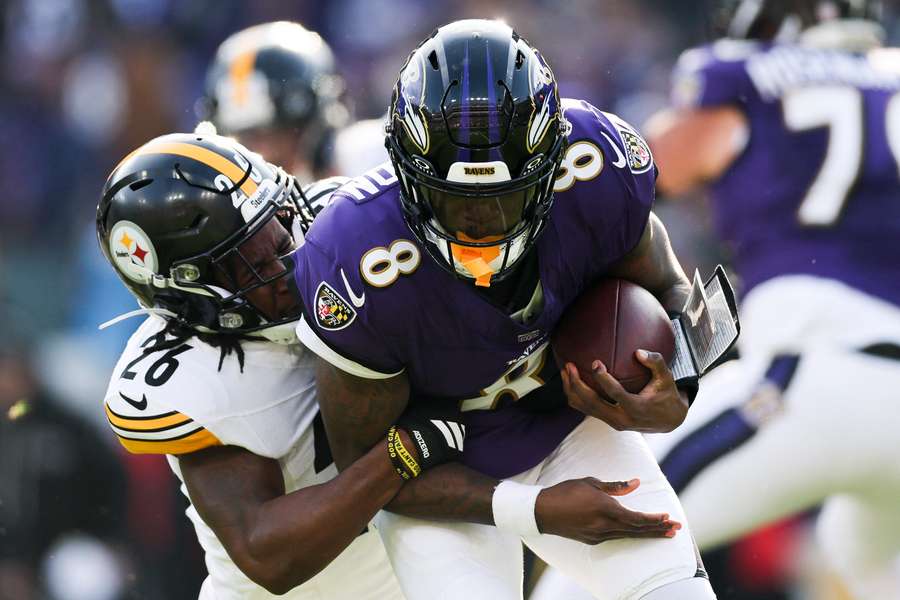 Steelers' Brandin Echols tackles Ravens' Lamar Jackson during a game (2025)