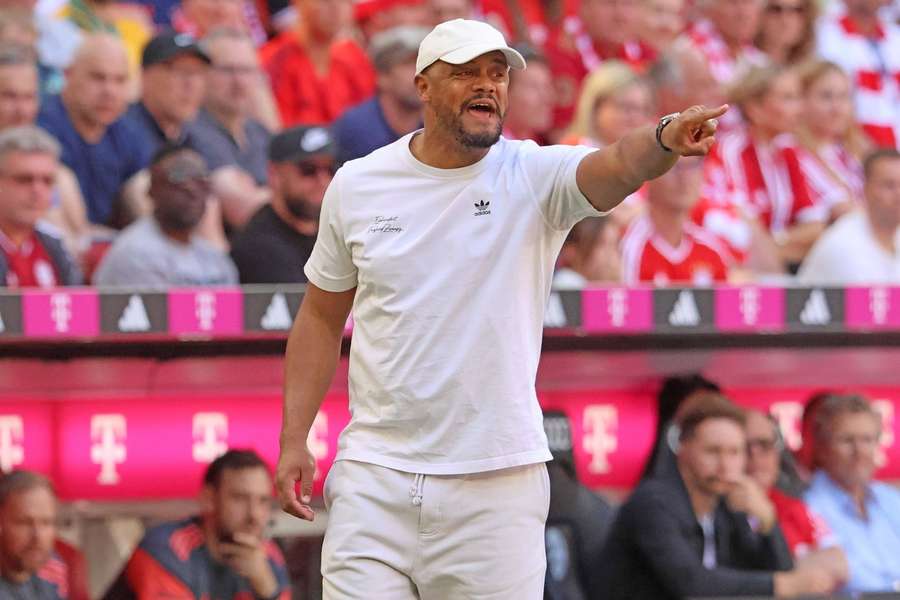 Vincent Kompany an der Seitenlinie gegen Heidenheim.