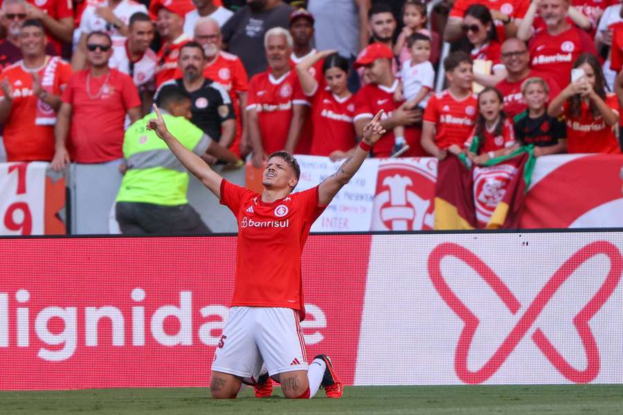 Lucca fez os dois gols da vitória colorada sobre o Caxias