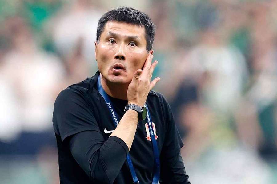 Shao Jiayi als Trainer Qingdaos. Shao Jiayi als Trainer Qingdaos.