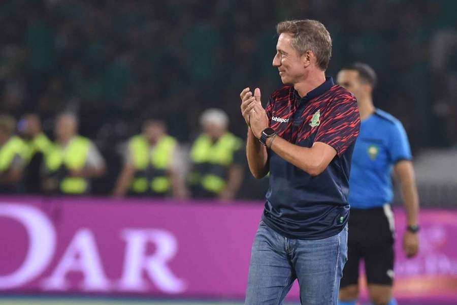 Alexandre Santos sobe à liderança Alexandre Santos sobe à liderança