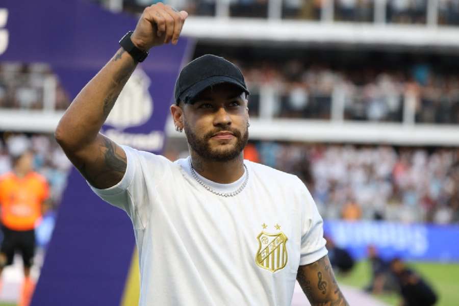 Neymar pode voltar a vestir a camisa do Santos no próximo ano