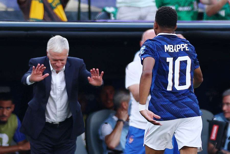 Deschamps verbeugte sich vor seinem Schützling Deschamps verbeugte sich vor seinem Schützling