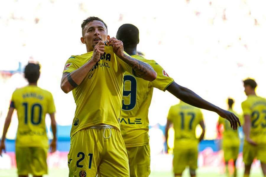 Palace chiefs split on signing Eze replacement Palace chiefs split on signing Eze replacement