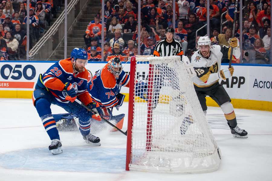 Gol na wagę zwycięstwa na 0,4 sekundy przed końcem. Szalona końcówka w NHL